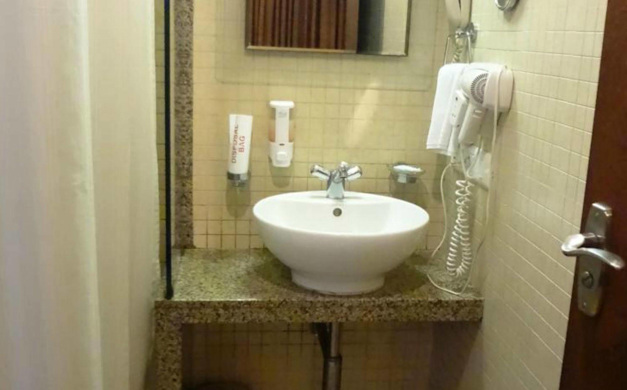 Fabhotel Shubhangan - Nr Bandra Bombay Eksteriør billede