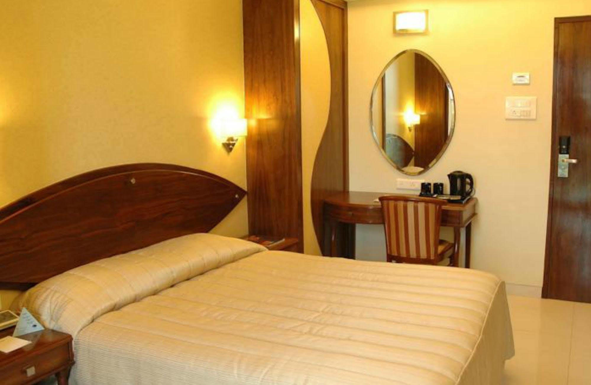 Fabhotel Shubhangan - Nr Bandra Bombay Eksteriør billede